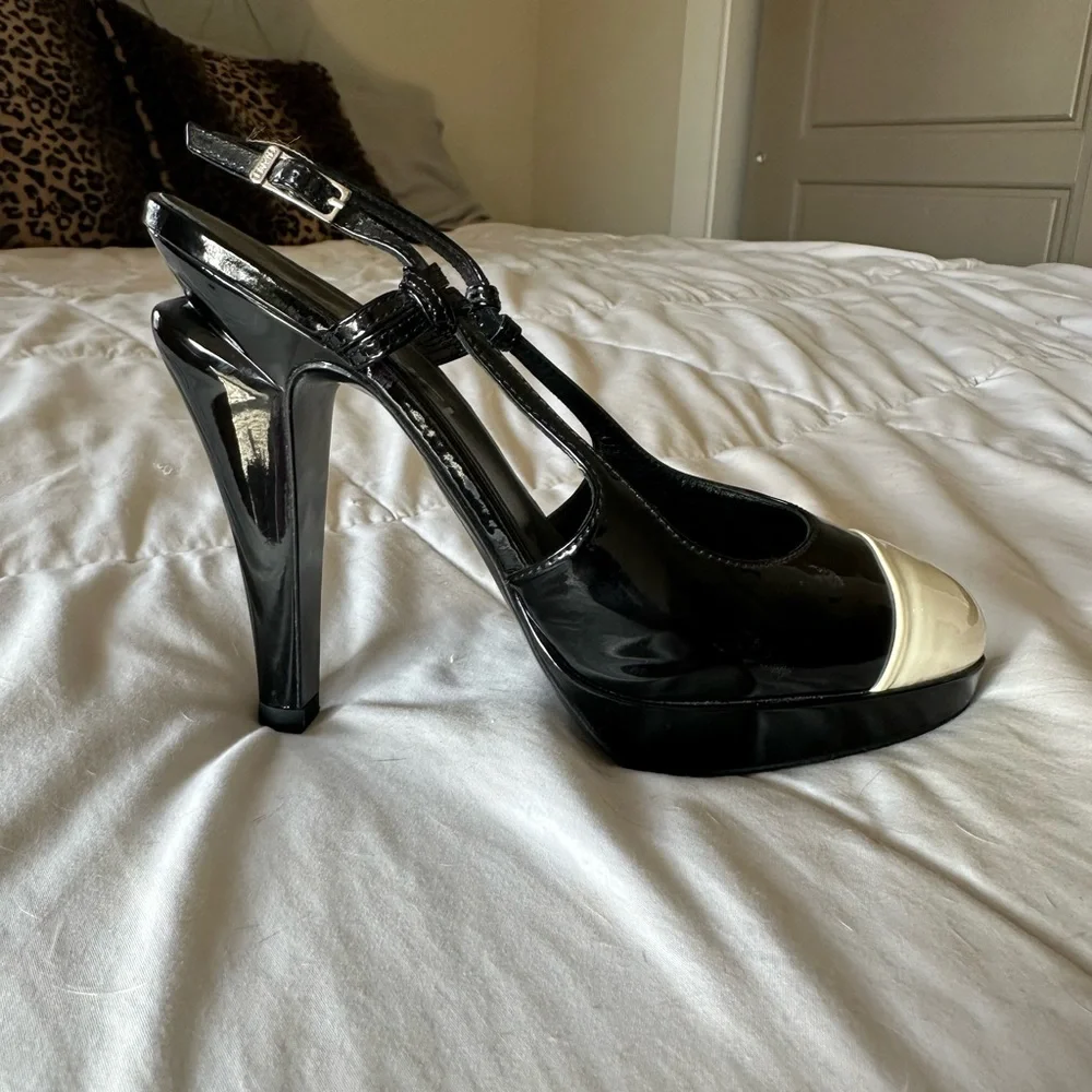 Chanel Vintage Black and White Women's Slingback heels - Picture 4 of 9